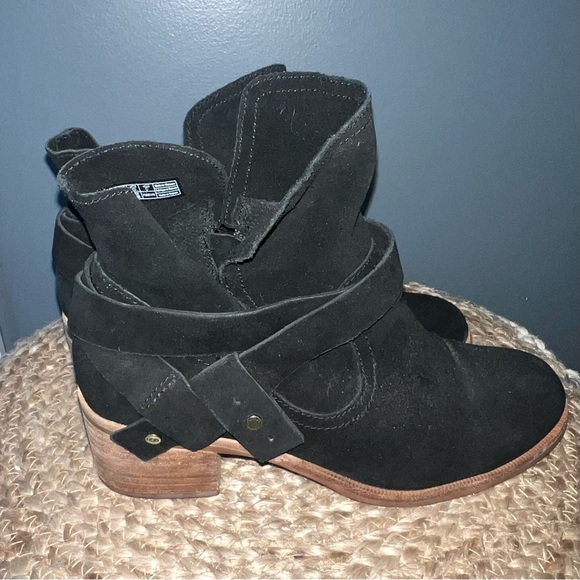 UGG Elora Suede Ankle Boots - Picture 3 of 10